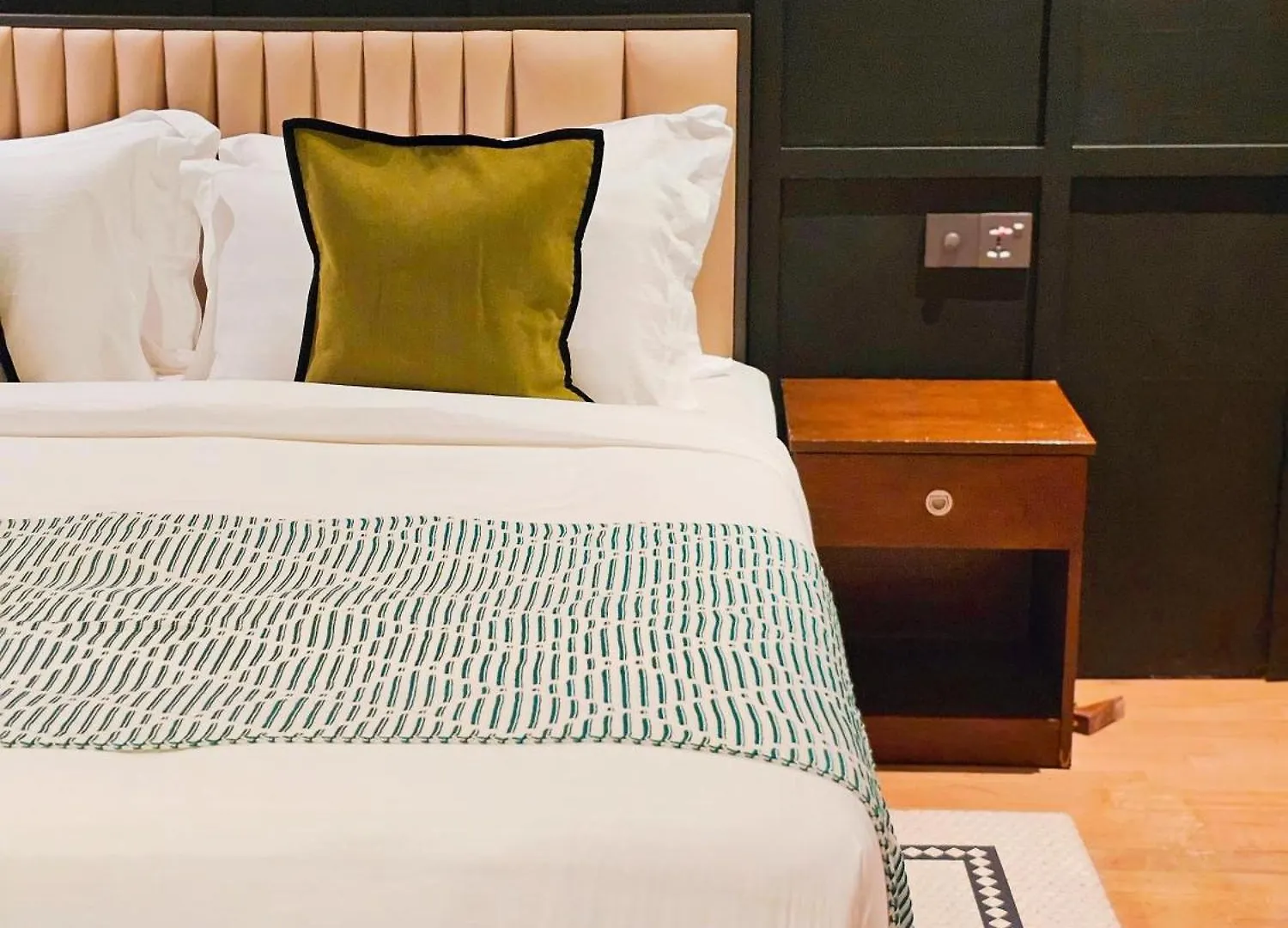 Carnarvon Suites By Reunion George Town