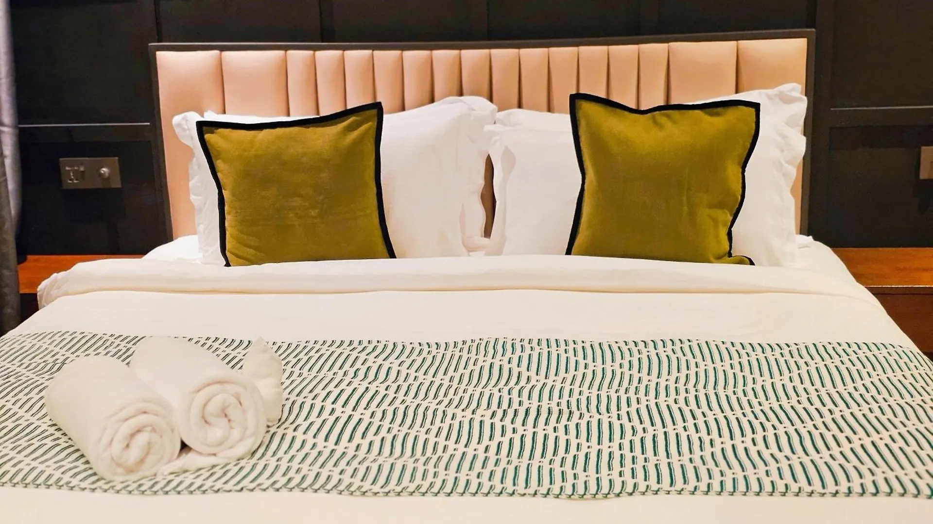 Carnarvon Suites By Reunion George Town